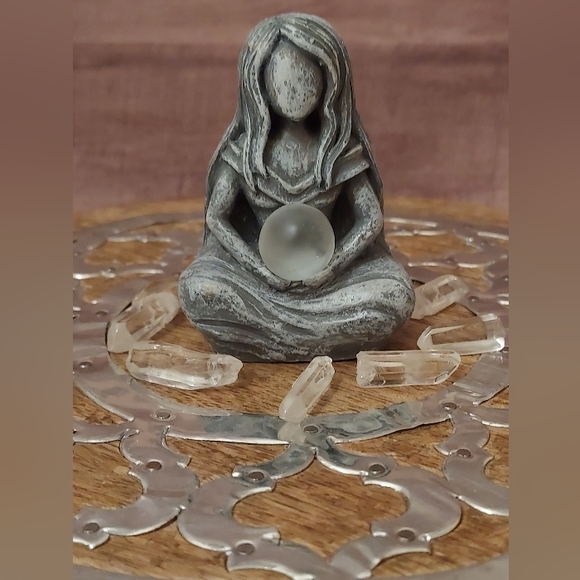 1 DAY SALE!!! Lunar Goddess Moon Goddess Witchy Woman Crystal Ball Magic Statue - Picture 9 of 13
